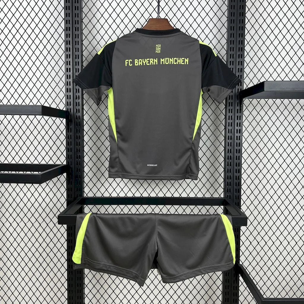 2025/2026 Bayern Munchen Goalkeeper Kit Kids Size